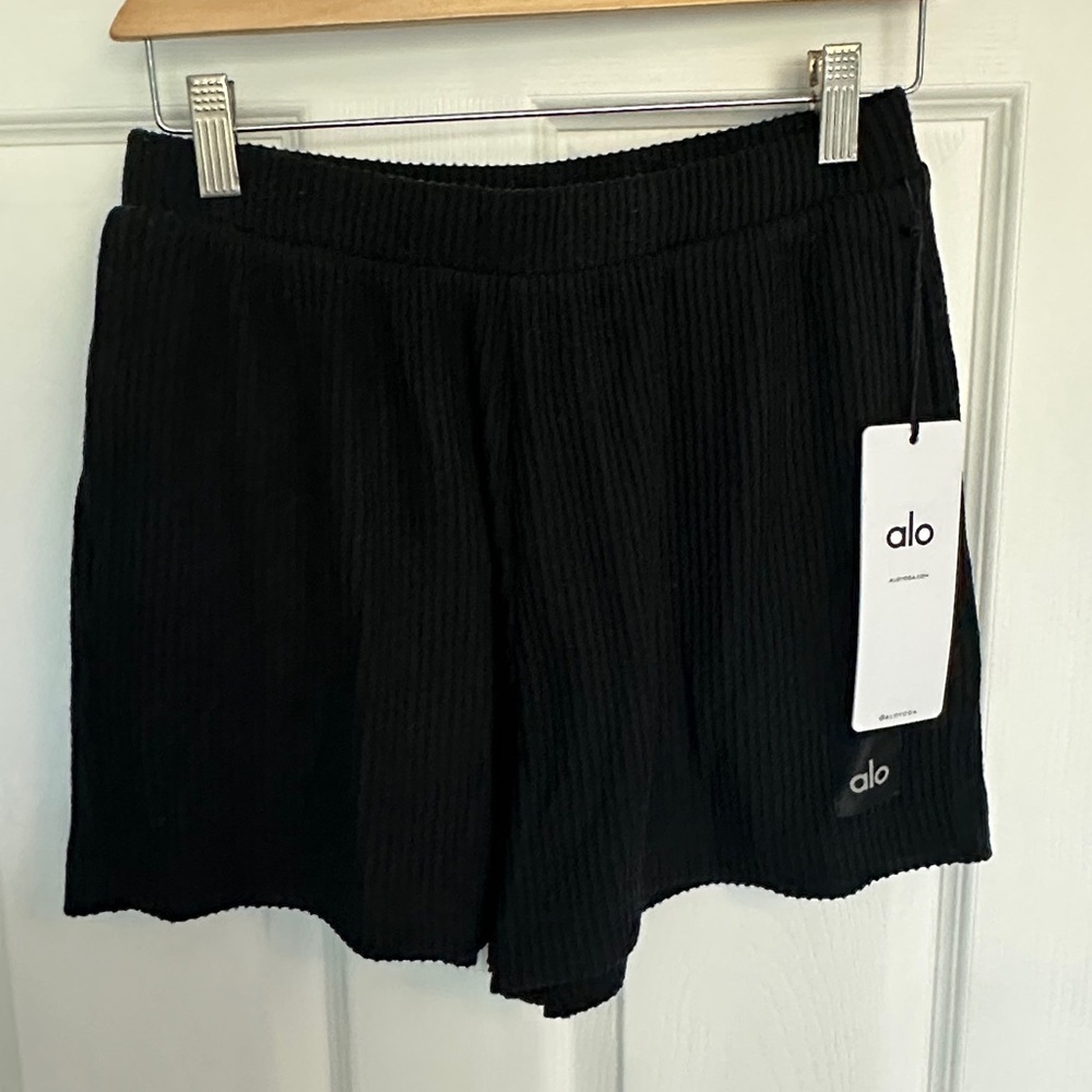 NWT ALO Yoga Muse Ribbed Shorts, black, size small